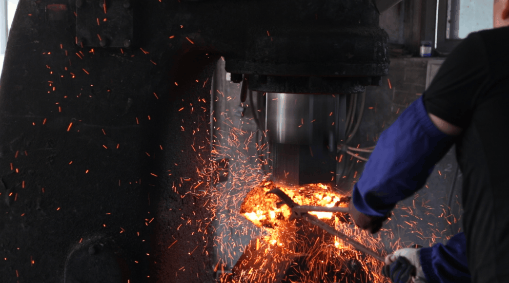 一把宝刀闯江湖台湾人陈荣梁在阳江古法铸刀