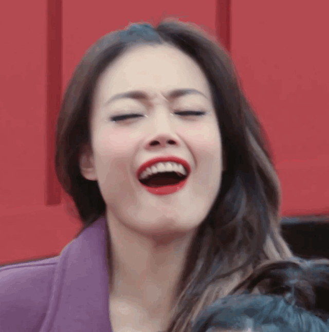 全场尖叫,陈小纭,容祖儿瞬间变成迷妹脸强捧不火可能是实力不行,而