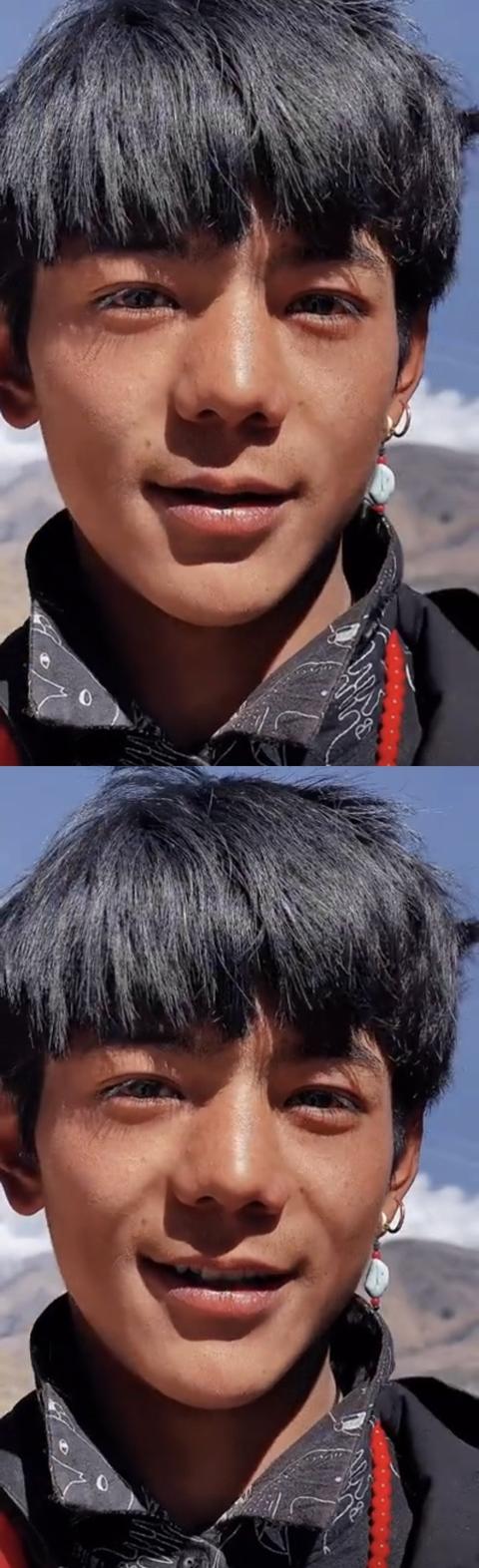 丁真走红于去年11月,因为一段在路边被摄影师偶然拍