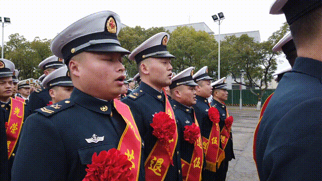 超期服役两个月,这批士官退伍了!_腾讯新闻