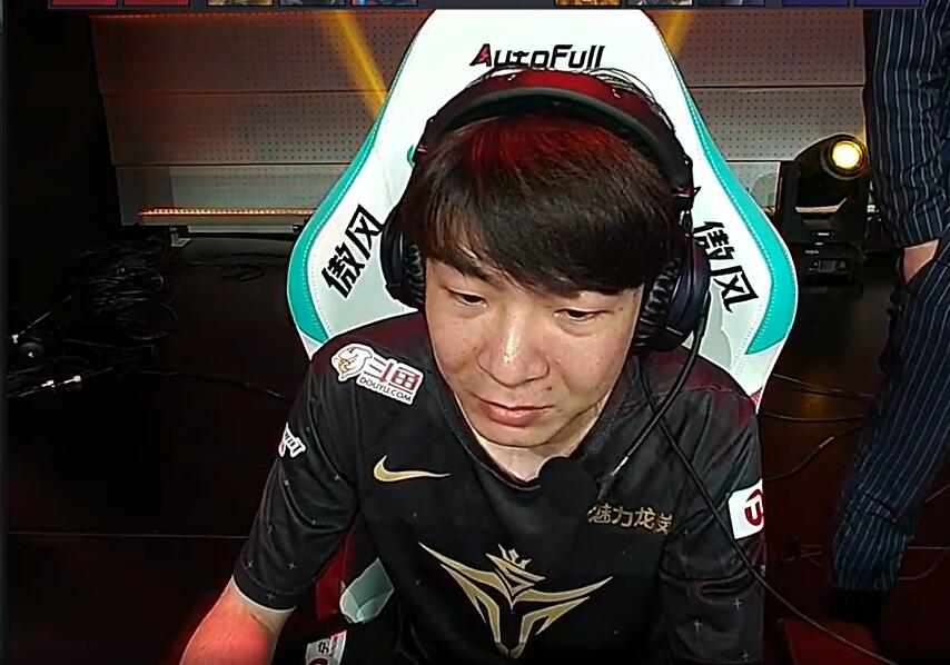 狼行又带上"痛苦面具"?好不容易上场,却被edg2-0带走