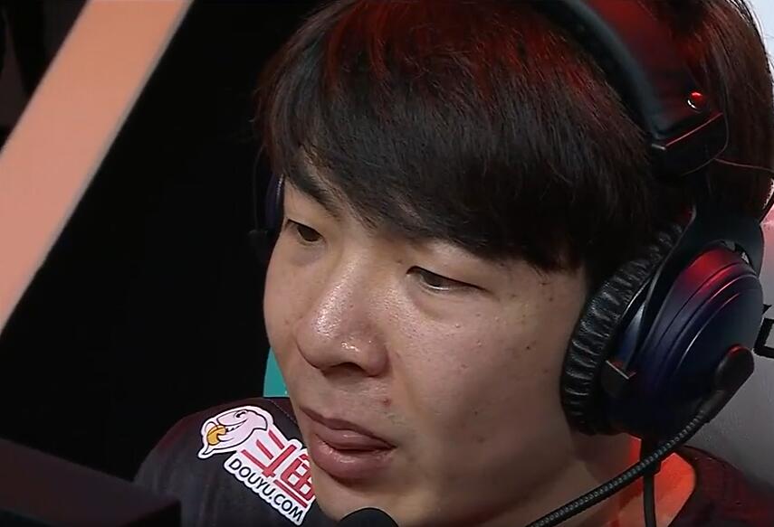 狼行又带上"痛苦面具"?好不容易上场,却被edg2-0带走