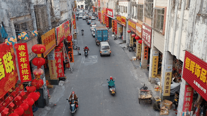 写福字,贴春联在阳江过年,依旧年味不减作为阳江最古老的一批商业街