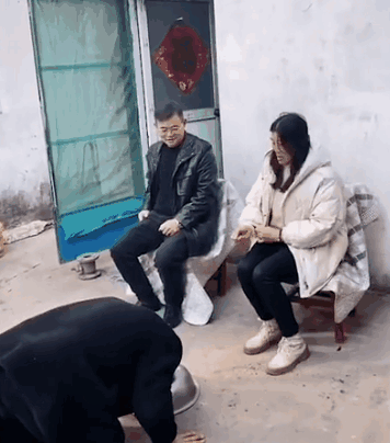 磕头拜年把盆都砸扁了这波操作怎么说