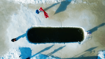 冬泳|追光｜75岁又怎样！“文艺青年”变身“极寒泳士”