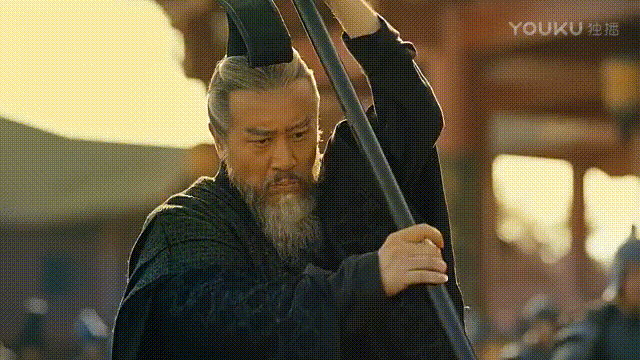 一时之间,鲜花和赞誉纷至沓来,但于和伟却并没有得意忘形.