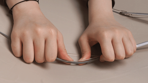 雨水|收伞不湿、一键开合，自带照明夜灯的黑科技反向伞，雨天也优雅