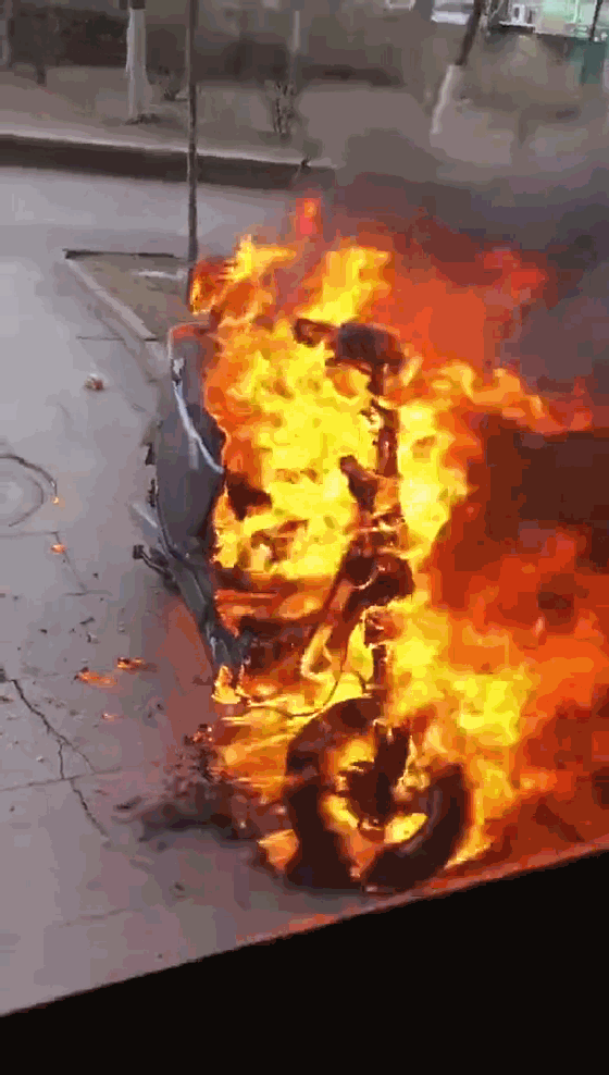 突然起火浓烟滚滚秦皇岛某小区发生可怕一幕