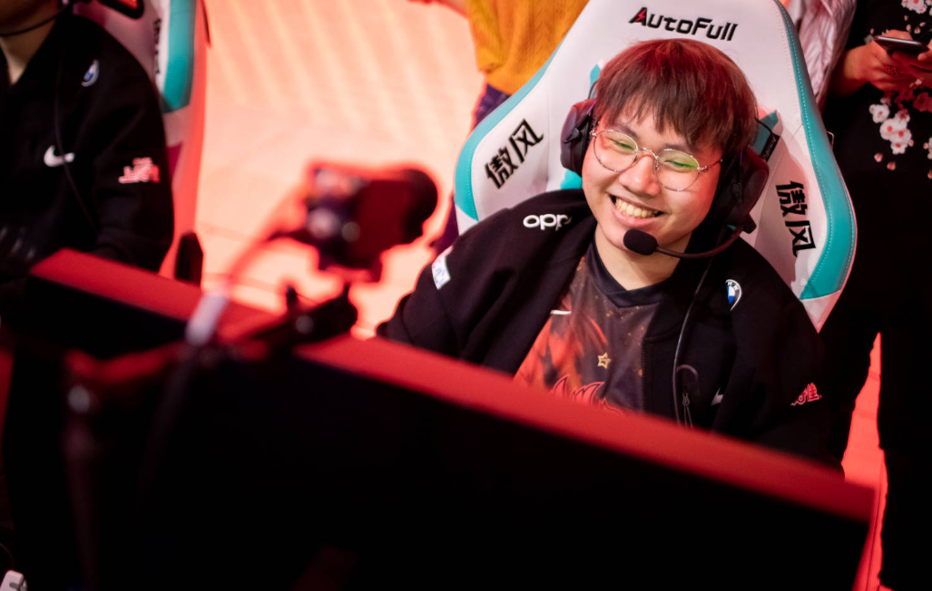 战绩最出色的三支战队分别是七连胜的edg,7胜1负的fpx,鏖战三局打败ig