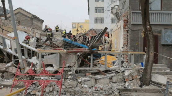 北京西城一餐厅爆燃可口可乐臭袜子味矿泉水赈灾翻车奇扒说0223