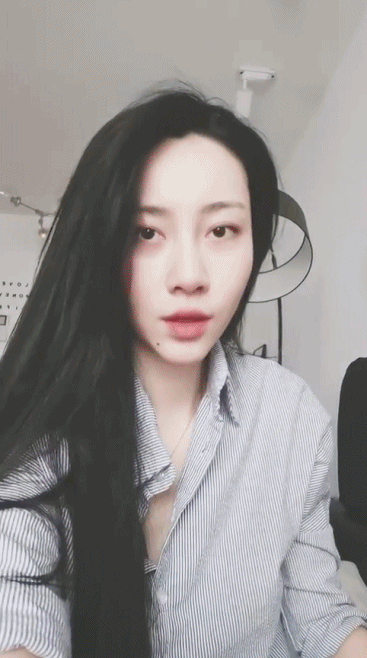 春节假期仿佛是昨天,能看出小姐姐在努力营业,既有舞蹈挑战,还有反差