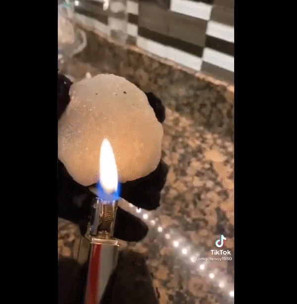 得州|反智？美国人烧雪验证得州暴雪是假雪！认为是拜登、盖茨的阴谋！