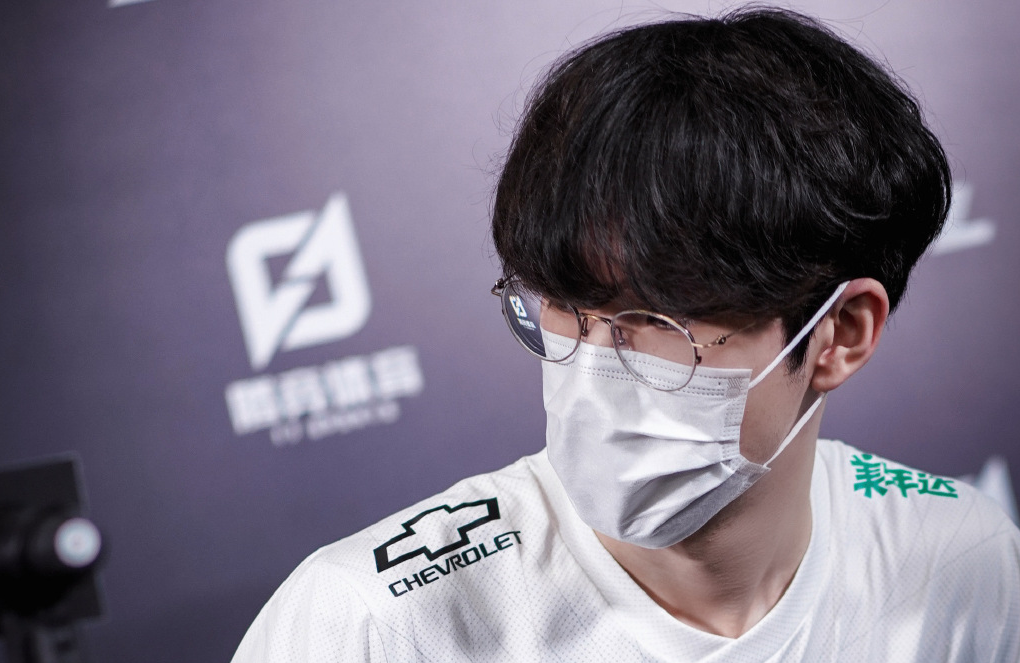 观战的硬币哥带来好消息 fpx有望崛起-英雄联盟官方网站-腾讯游戏