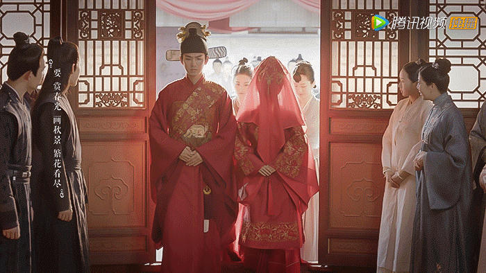 大婚仪式结束,宾朋散去,并肩而坐的新婚夫妻颇为尴尬.