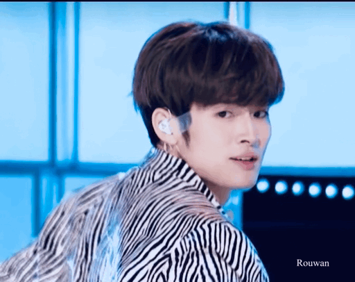 而且力丸的街舞表现小编看过,是很有感觉的.