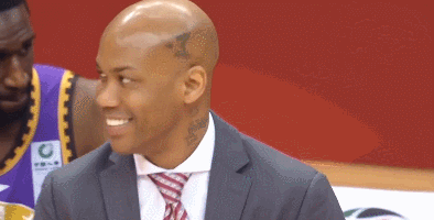 北控遭争议判罚对手逃过一劫马布里摇头苦笑冲裁判喊话