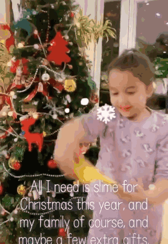 王刚祖孙三代罕有出镜,35岁女儿五官超像父亲,混血外孙女颜值高