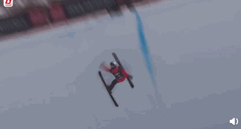 北京时间13日凌晨,2021年自由式滑雪世锦赛女子u型池决赛,谷爱凌凭借