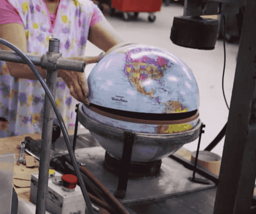 地球仪|机器压成的地球仪，纸张怎么完美贴合成曲面？