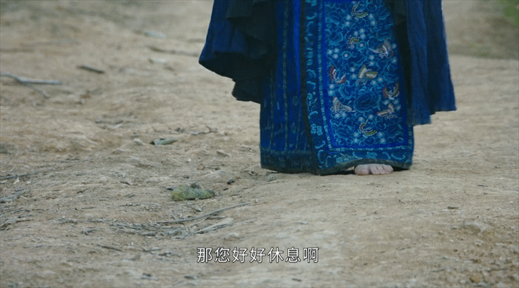 《司藤》女主角戏里光脚走路,这"酸"味,隔着屏幕都散发出来了