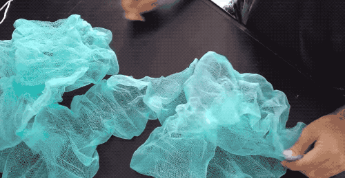 浴球|浴球是怎么做成花的？竟然真是人手一朵朵扎的