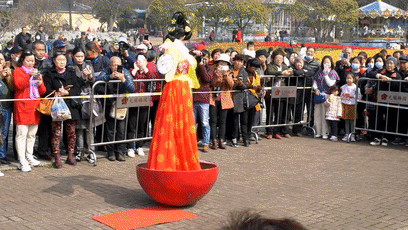 无锡惊现国潮风"不倒翁小姐姐",又美又飒!