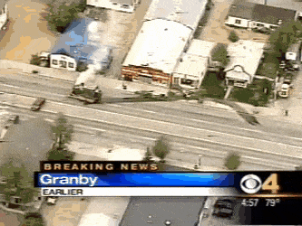 推土机|因为遭遇“不公对待”，美国男子改造推土机推倒市政大楼