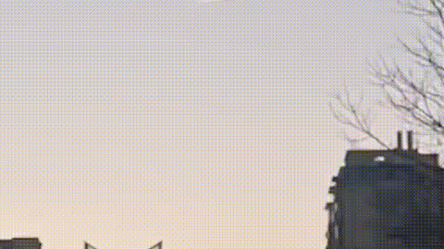 ufo|霍金预言是真的？不明飞行物又出现了，在天空中盘旋了1个多小时