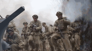 现实中不是这样冲的三三制战术最早起源于抗日战争期间,成熟于国共