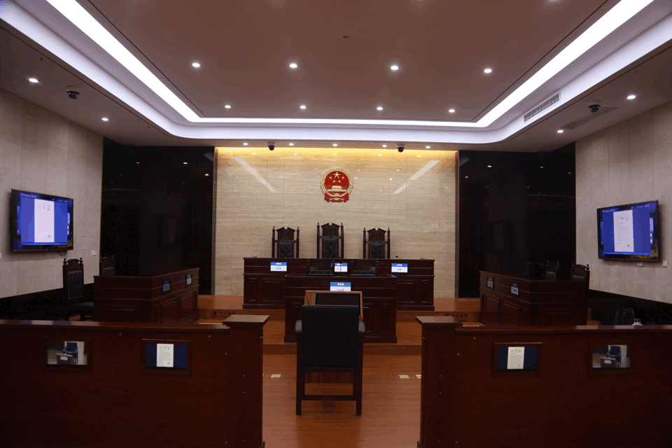 科技法庭采用超融合庭审视频系统,实现本地,专网跨域,互联网庭审场景