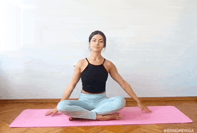 老话都说“气质在肩，优雅在背”；今天就来告诉你两套开肩美背的瑜伽序列_帮你轻松提升气质！