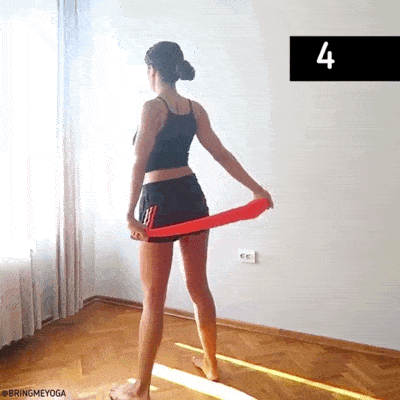 老话都说“气质在肩，优雅在背”；今天就来告诉你两套开肩美背的瑜伽序列_帮你轻松提升气质！