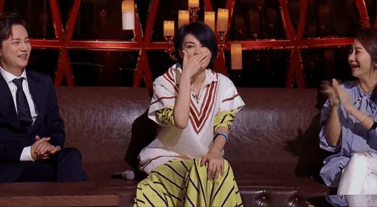 《幻乐之城》中,王菲被窦靖童的表演感动得热泪盈眶,并称赞女儿"太牛