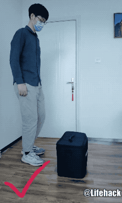 去捡▼捡东西正确做法弓箭步下蹲尽量靠近物体捡起来然后起身▼人常说