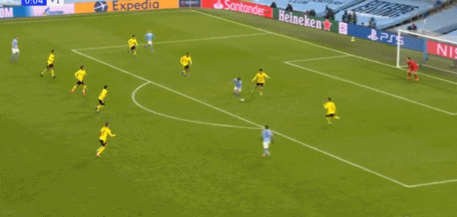 第62分钟,斯通斯抬脚过高踢倒哈兰德,罗伊斯弧顶处任意球攻门被人墙挡