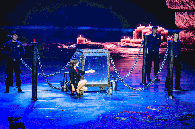 好莱坞电影水牢逃脱场景带来水乡魔术大show央视春晚魔术类演出导师