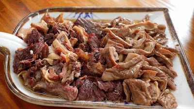 驴板肠驴皮驴肚驴鞭下酒小菜朋友聚餐,下酒小菜少不了,吃饭先来俩开胃