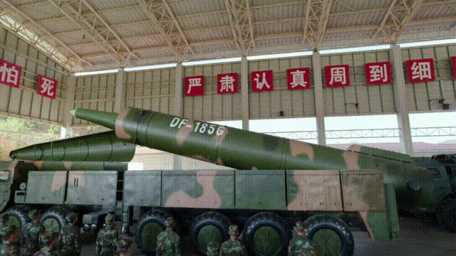 于是,《号手就位》中的大量"文戏"是必不可少的.