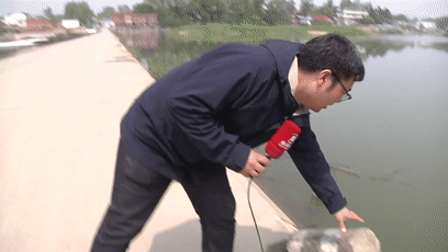 信阳男子失踪六天后，车从河中打捞出！人在车中不幸溺亡！