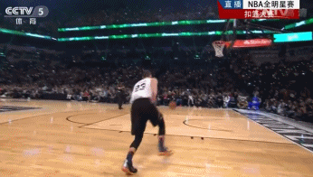 两人实力非常接近,前几轮难分伯仲,最后一扣拉文罚球线胯下大风车无论