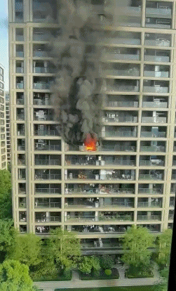 一高层住宅小区突发大火就在前不久浙江省高层建筑火灾事故逐渐增多而