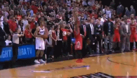 NBA历史1秒内十大绝杀：火箭两度背景板，榜首0.1秒绝杀已成神迹