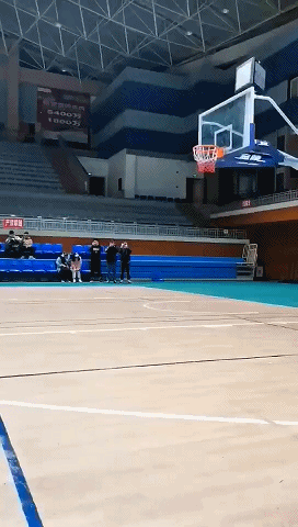 不输王哲林!独砍15分掀翻广东!这名深二实出品的前锋,绝绝子!