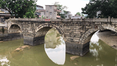 这座位于东凌村的步天桥建于清乾隆年间,横跨东凌涌上,北接东凌村