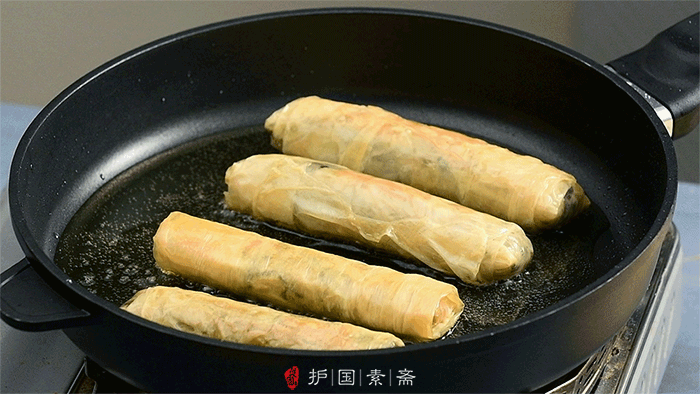 【爱煮素】素食小吃|万能腐皮卷,一卷一蒸一煎特别鲜