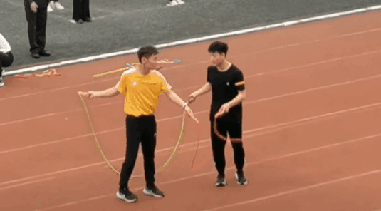 原来跳绳真的能跳出花来!