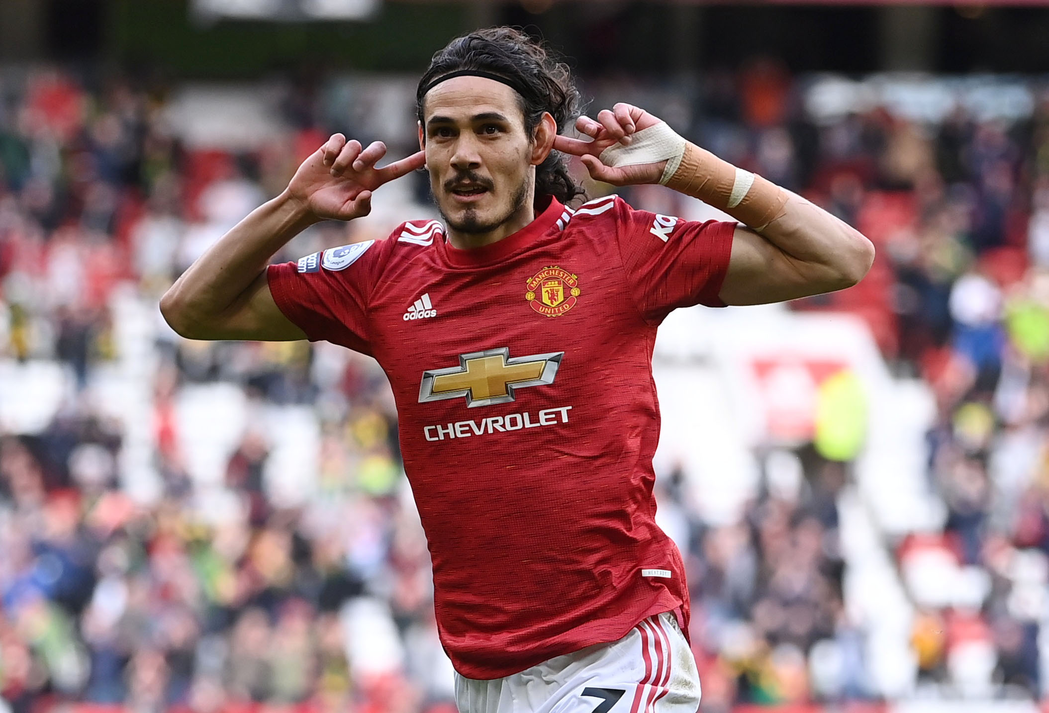 5月18日,曼联队球员卡瓦尼在比赛中庆祝进球.新华社/路透