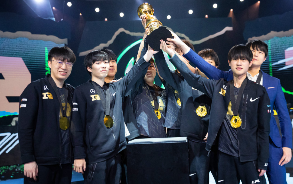 而2021lol全球总决赛又在lpl主场举办,rng众将的压力有多大不言而喻