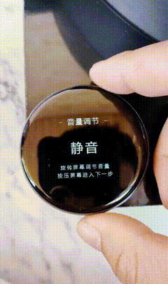 刚通电,会有语音提示,告诉你先选择好提示音的音量,有"静音""小""中""