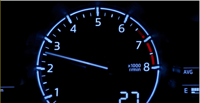 一脚油门,车辆旋转,漂移,原地调头,车都撞毁了|护安保畅